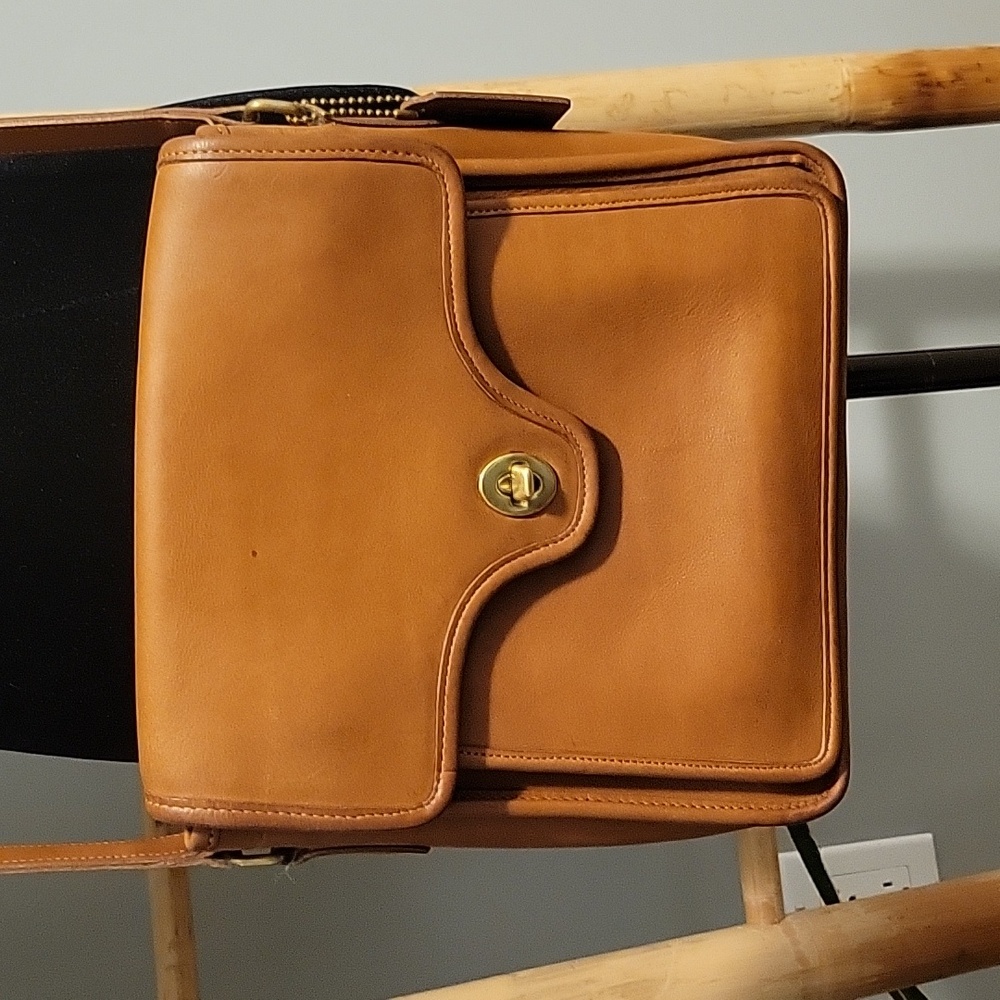 Vintage Coach SHELTON #0168- 313 Crossbody Bag